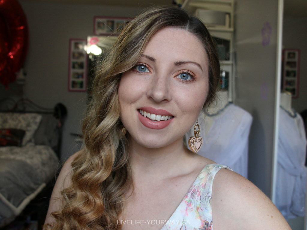 Soft Peachy Gold makeup is perfect for a Summer Wedding & really makes blue eyes pop!